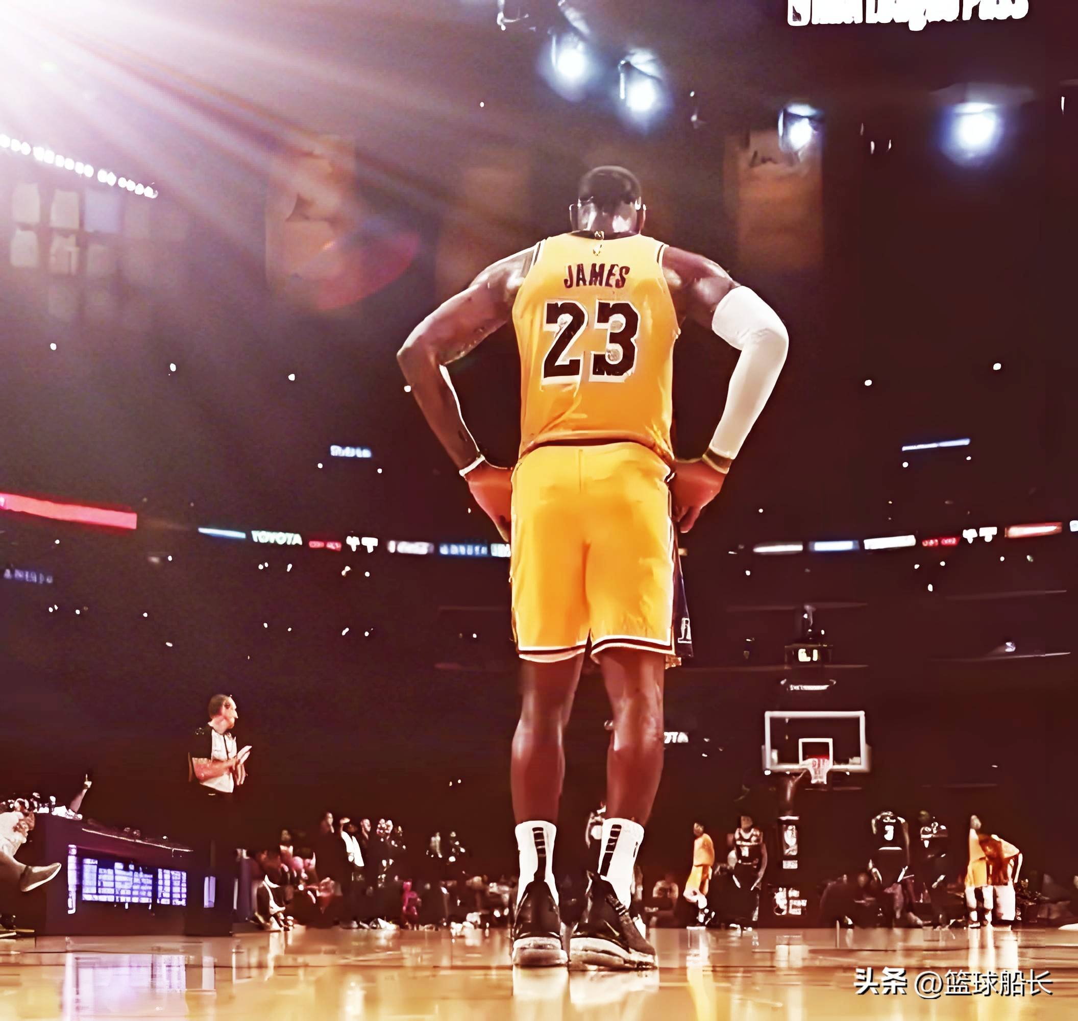 NBA季后赛詹姆斯状况神秘，球队仍等待其回归的简单介绍
