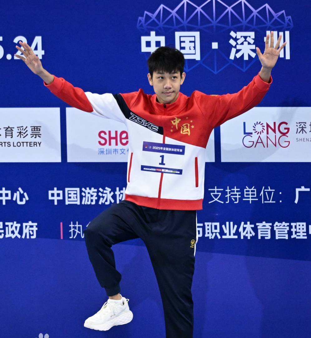 争霸赛场！运动员拼尽全力争夺金牌