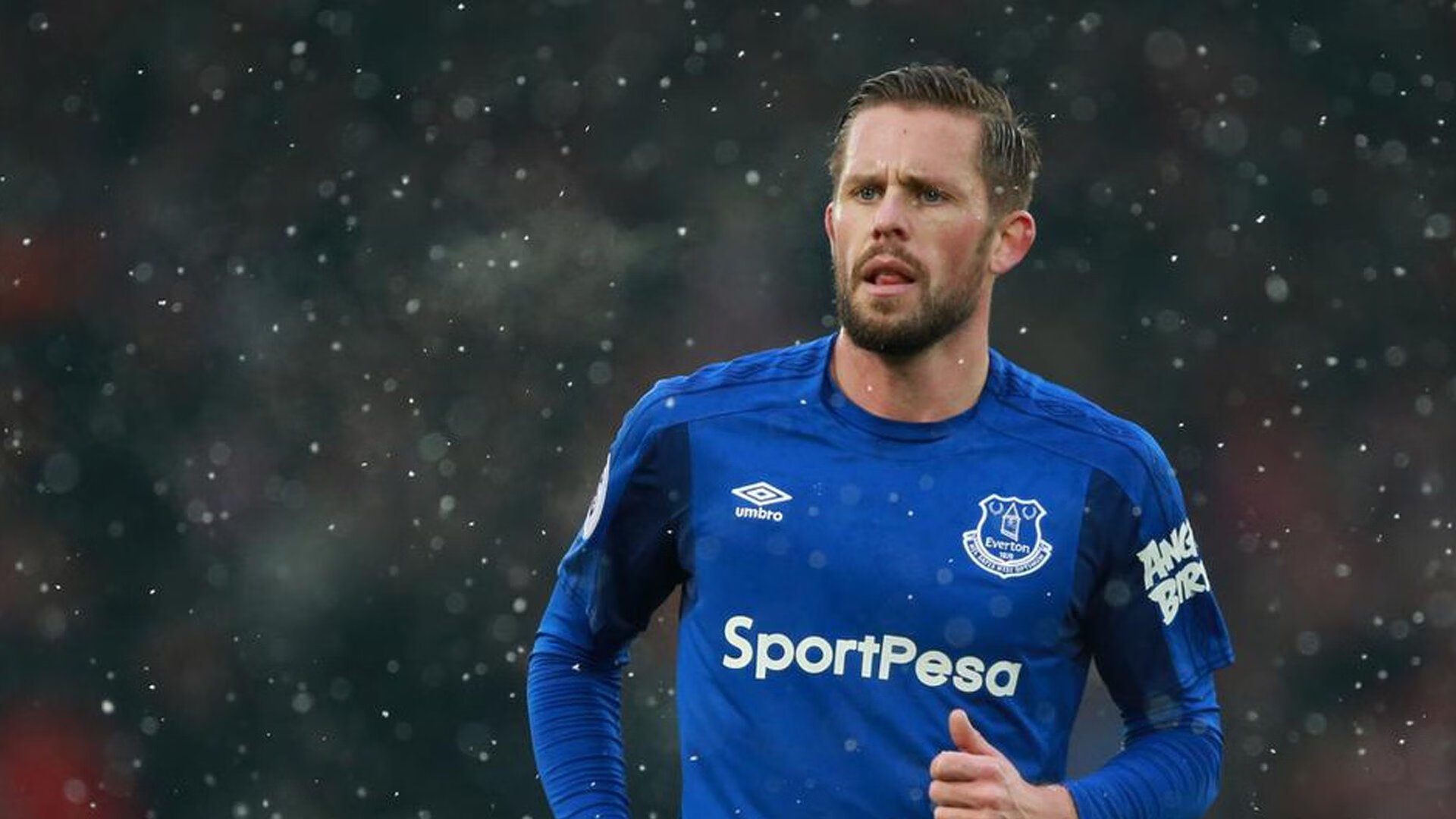 霍勒迪表现堪称教科书，骑士压制灰熊