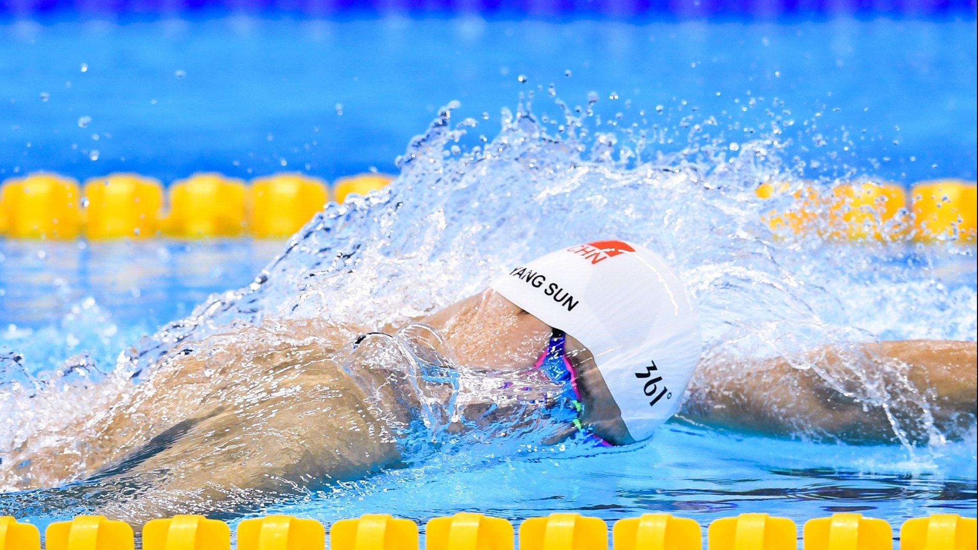 利拉德式爆发！太阳末节三分雨带走广东，诠释篮球的终极唯一性