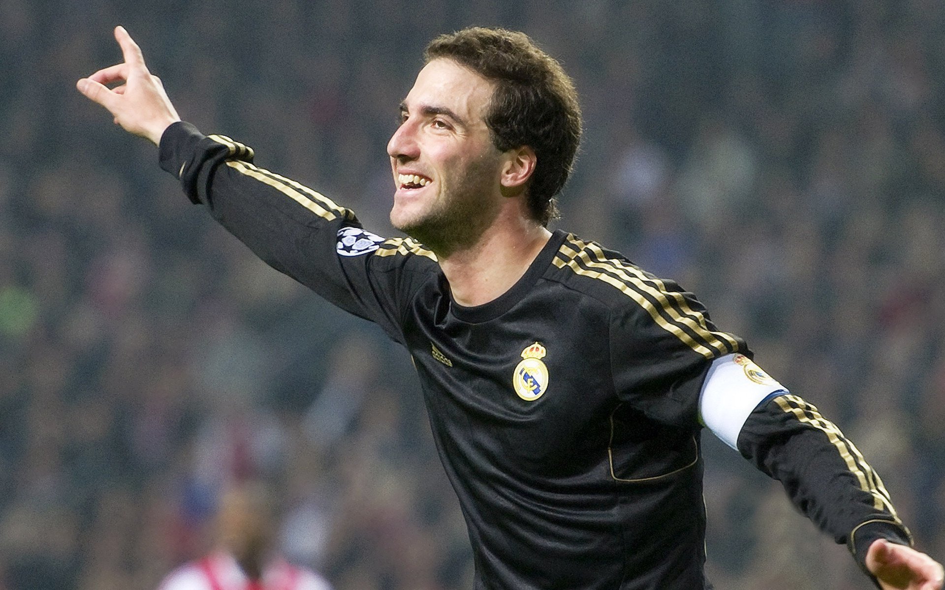 西甲国家德比之夜,塔图姆压力下完成爆发,跨越体育边界的胜利哲学