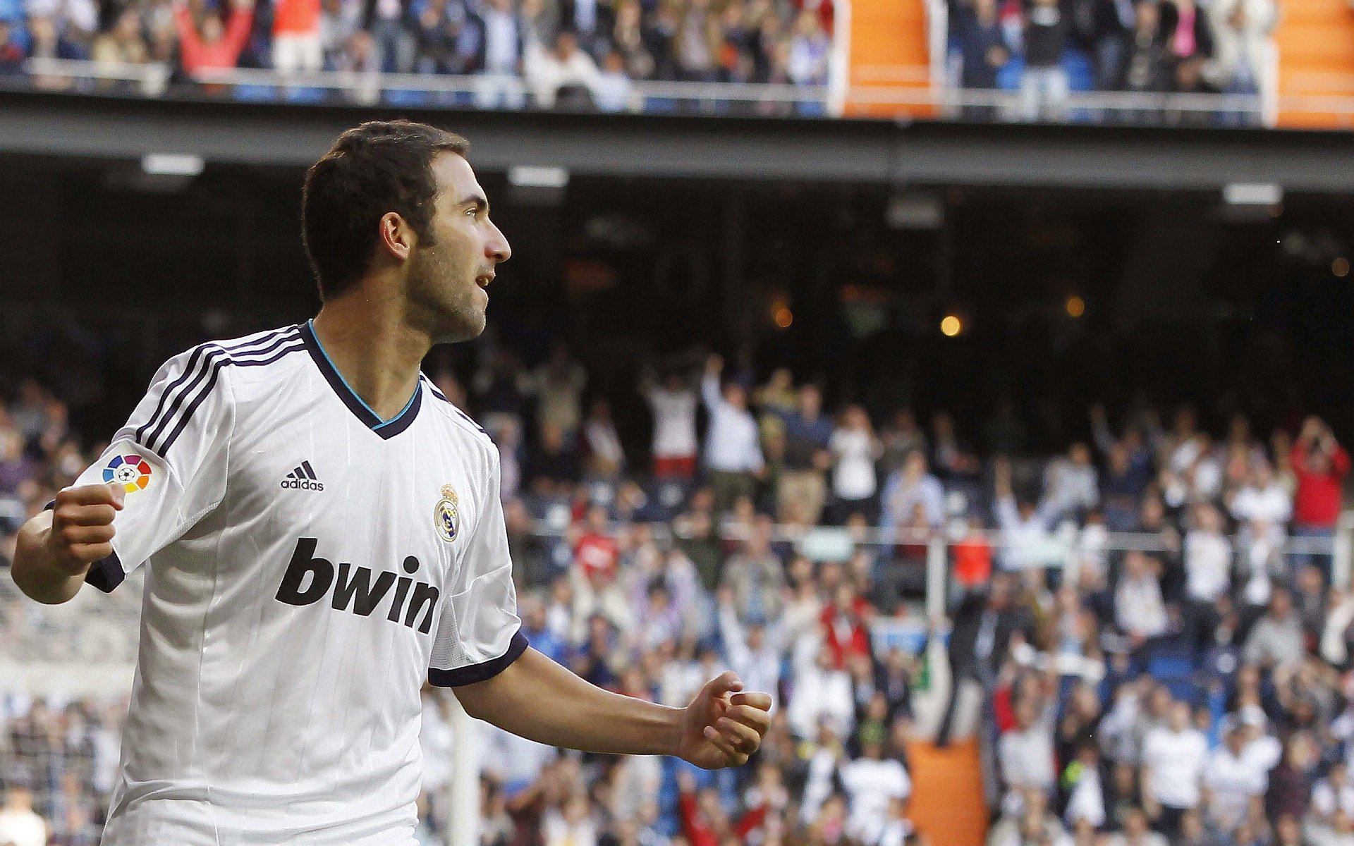 F1新赛季揭幕战之夜,福克斯大场面先生